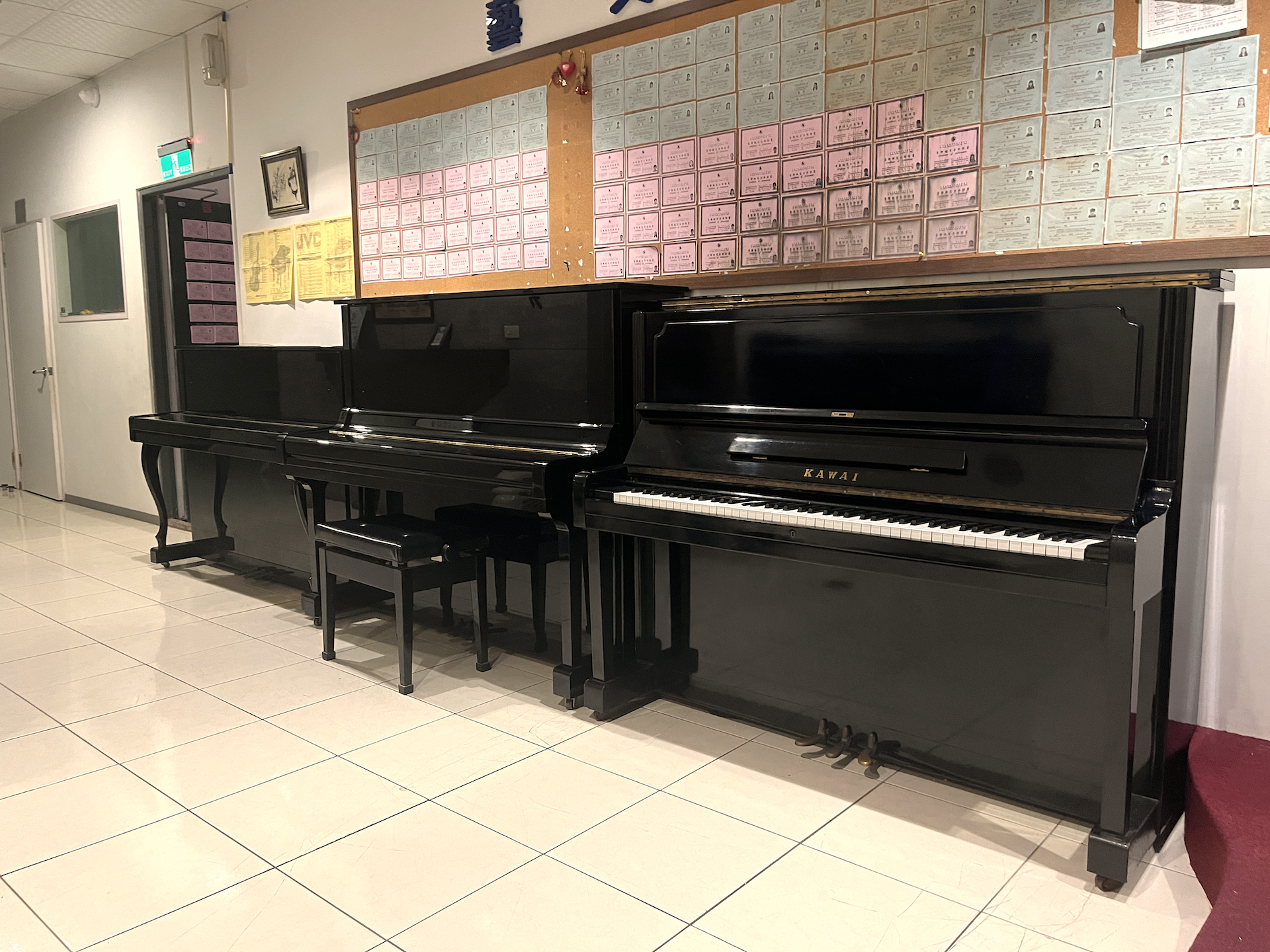 中古鋼琴展示區